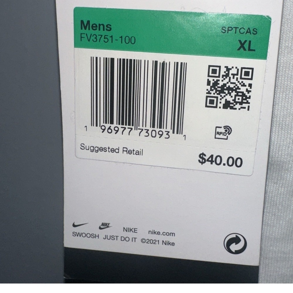 Nike Mens Loose Fit T-Shirt White Embroidered Sneaker Patch FV3751-100 XL NEW - Picture 3 of 5